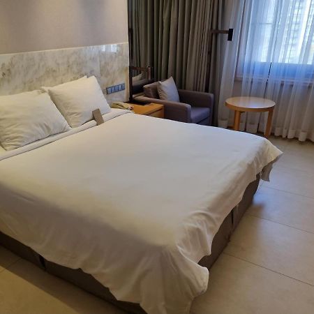 Pinegrove Hotel Gimhae Buitenkant foto