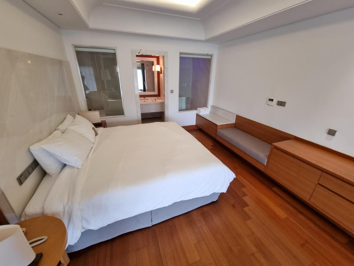 Pinegrove Hotel Gimhae Buitenkant foto