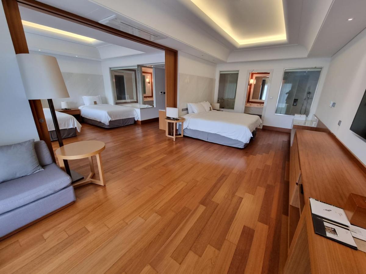 Pinegrove Hotel Gimhae Buitenkant foto