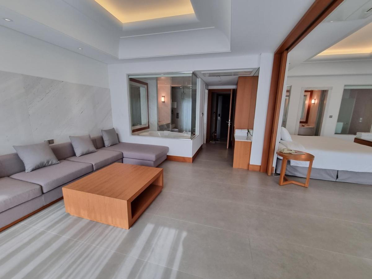 Pinegrove Hotel Gimhae Buitenkant foto