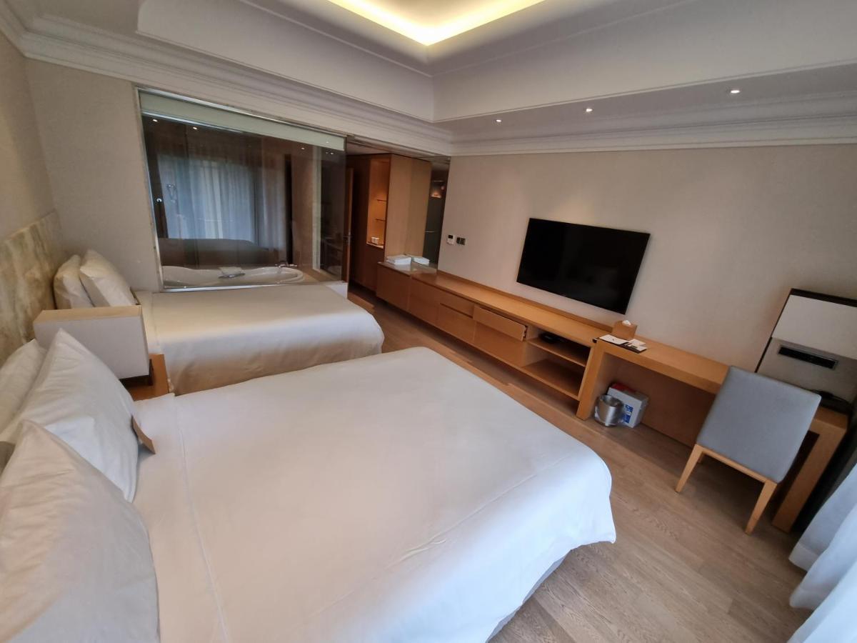 Pinegrove Hotel Gimhae Buitenkant foto