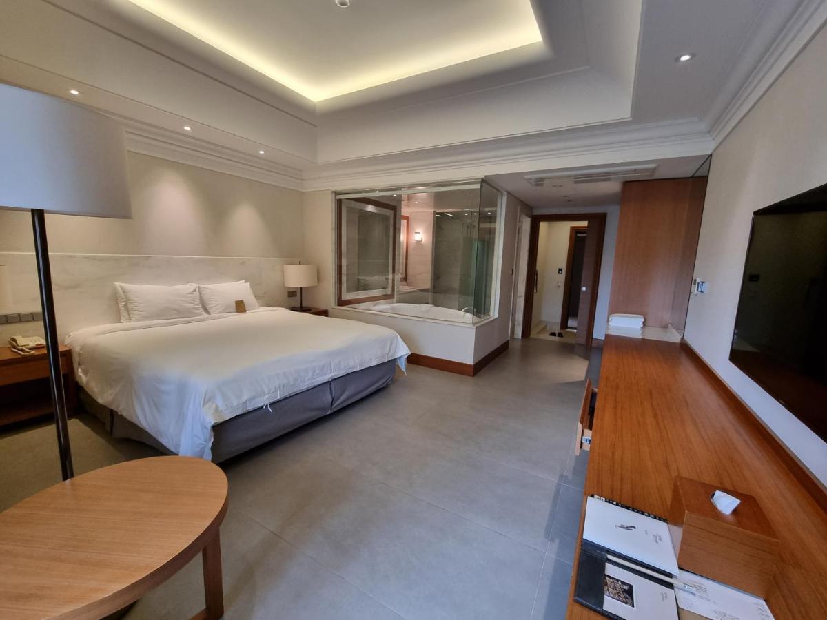 Pinegrove Hotel Gimhae Buitenkant foto